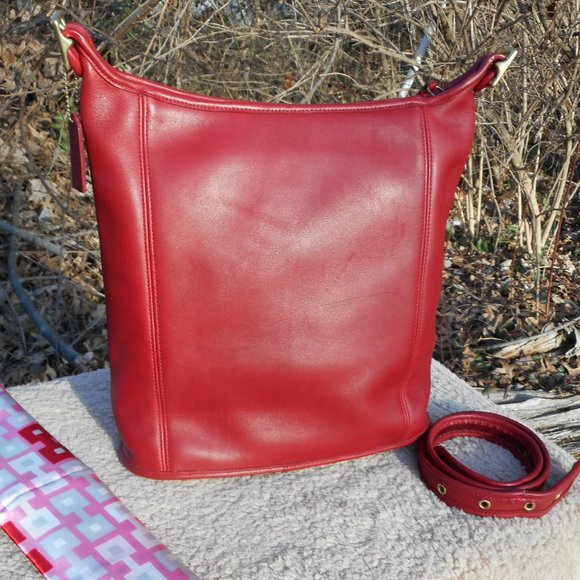 Vintage Coach Slim Duffle #9060 cross-body / Shoulder bag from 1998 in Red - Picture 2 of 13